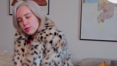 Snapshot of innocent_girll chatting on February 2026 03:16:02 AM Kate online show from February 2026 03:16:02 AM