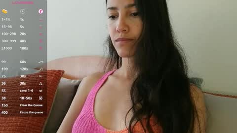 Laroa online show from December 2025 05:55:02 PM