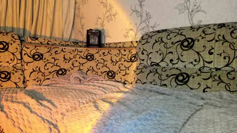 insanelysweet online show from December 2024 05:44:02 PM