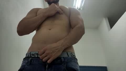 Snapshot of insistente chatting on December 2025 04:45:02 PM INSTAGRAM camilodlx online show from December 2025 04:45:02 PM