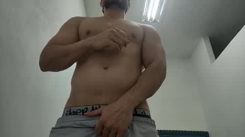 Snapshot of insistente chatting on December 2025 03:33:02 AM INSTAGRAM camilodlx online show from December 2025 03:33:02 AM