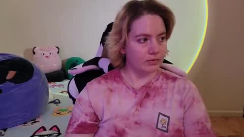 Snapshot of internetfairy_xo chatting on December 2024 08:26:02 PM Faye online show from December 2024 08:26:02 PM