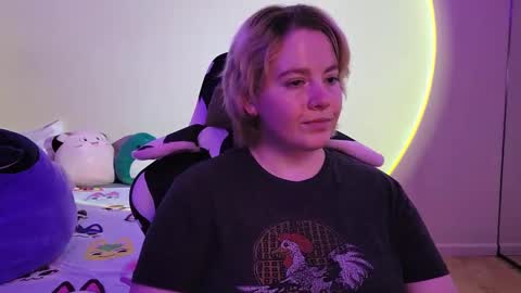 Snapshot of internetfairy_xo chatting on December 2024 02:06:01 PM Faye online show from December 2024 02:06:01 PM