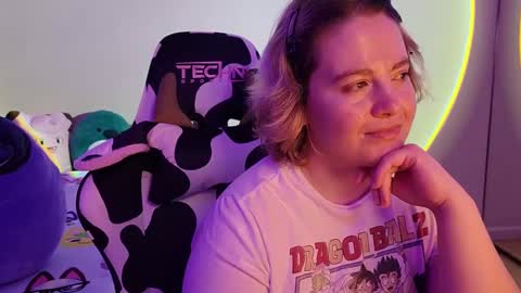 Snapshot of internetfairy_xo chatting on December 2024 04:33:02 AM Faye online show from December 2024 04:33:02 AM