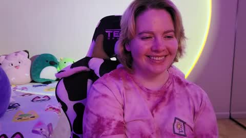 Snapshot of internetfairy_xo chatting on December 2024 03:13:02 PM Faye online show from December 2024 03:13:02 PM