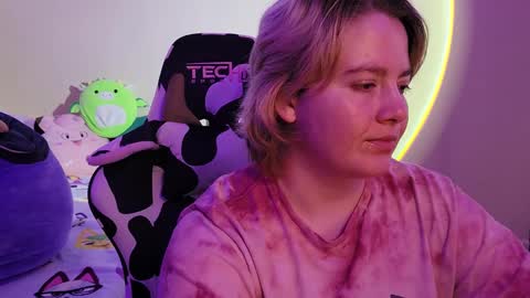 Snapshot of internetfairy_xo chatting on December 2024 06:16:02 PM Faye online show from December 2024 06:16:02 PM