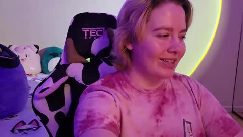 Snapshot of internetfairy_xo chatting on January 2025 05:33:01 AM Faye online show from January 2025 05:33:01 AM