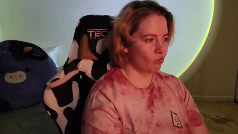 Snapshot of internetfairy_xo chatting on January 2025 04:28:02 AM Faye online show from January 2025 04:28:02 AM