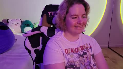 Snapshot of internetfairy_xo chatting on January 2025 09:34:02 AM Faye online show from January 2025 09:34:02 AM