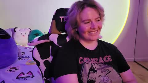 Snapshot of internetfairy_xo chatting on January 2025 12:06:02 PM Faye online show from January 2025 12:06:02 PM