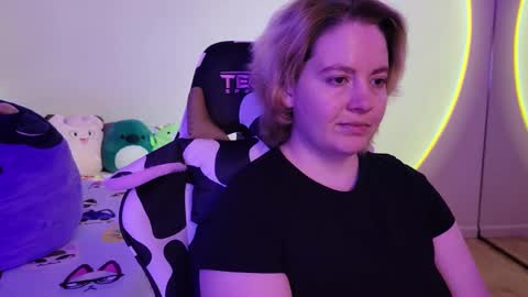 Snapshot of internetfairy_xo chatting on January 2025 10:07:02 AM Faye online show from January 2025 10:07:02 AM