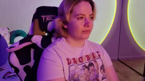 Snapshot of internetfairy_xo chatting on January 2025 11:22:01 AM Faye online show from January 2025 11:22:01 AM