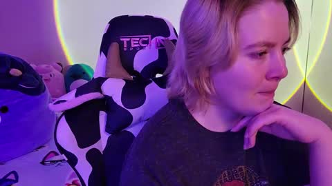 Snapshot of internetfairy_xo chatting on January 2025 07:32:02 PM Faye online show from January 2025 07:32:02 PM