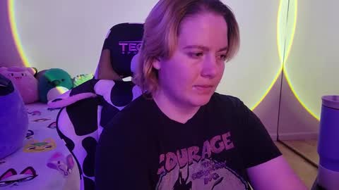 Snapshot of internetfairy_xo chatting on January 2025 03:44:02 AM Faye online show from January 2025 03:44:02 AM