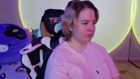 Snapshot of internetfairy_xo chatting on January 2025 02:48:01 AM Faye online show from January 2025 02:48:01 AM