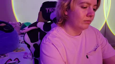 Snapshot of internetfairy_xo chatting on January 2025 09:27:01 AM Faye online show from January 2025 09:27:01 AM