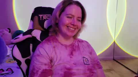 Snapshot of internetfairy_xo chatting on February 2025 04:34:01 AM Faye online show from February 2025 04:34:01 AM