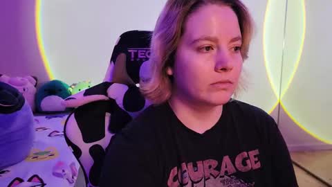 Snapshot of internetfairy_xo chatting on February 2025 11:22:01 AM Faye online show from February 2025 11:22:01 AM