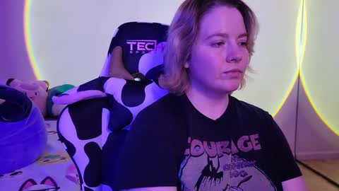 Snapshot of internetfairy_xo chatting on February 2025 02:25:01 PM Faye online show from February 2025 02:25:01 PM