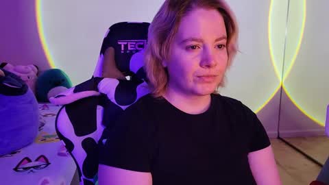 Snapshot of internetfairy_xo chatting on February 2025 06:27:02 AM Faye online show from February 2025 06:27:02 AM