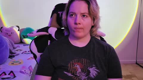 Snapshot of internetfairy_xo chatting on February 2025 05:26:01 AM Faye online show from February 2025 05:26:01 AM