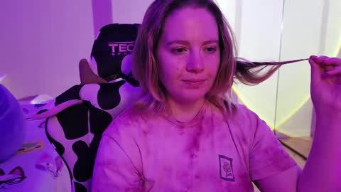 Snapshot of internetfairy_xo chatting on October 2025 01:48:02 AM Faye online show from October 2025 01:48:02 AM