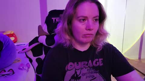 Snapshot of internetfairy_xo chatting on October 2025 01:39:02 AM Faye online show from October 2025 01:39:02 AM