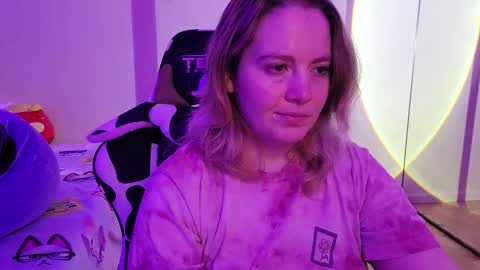 Snapshot of internetfairy_xo chatting on October 2025 03:40:02 AM Faye online show from October 2025 03:40:02 AM