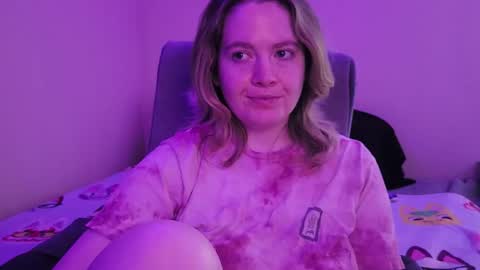 Snapshot of internetfairy_xo chatting on October 2025 06:47:01 AM Faye online show from October 2025 06:47:01 AM