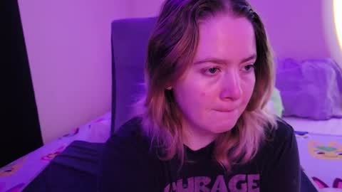 Snapshot of internetfairy_xo chatting on November 2025 05:39:01 AM Faye online show from November 2025 05:39:01 AM