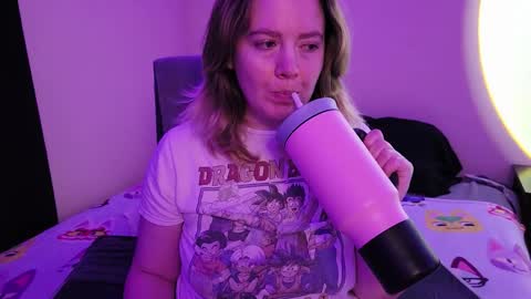 Snapshot of internetfairy_xo chatting on November 2025 02:33:02 AM Faye online show from November 2025 02:33:02 AM