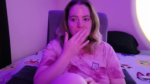 Snapshot of internetfairy_xo chatting on November 2025 03:41:01 AM Faye online show from November 2025 03:41:01 AM