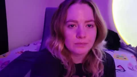 Snapshot of internetfairy_xo chatting on November 2025 04:38:01 AM Faye online show from November 2025 04:38:01 AM