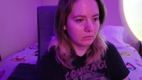 Snapshot of internetfairy_xo chatting on December 2025 08:19:02 AM Faye online show from December 2025 08:19:02 AM