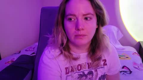 Snapshot of internetfairy_xo chatting on December 2025 05:06:02 AM Faye online show from December 2025 05:06:02 AM