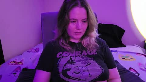 Snapshot of internetfairy_xo chatting on December 2025 04:54:01 AM Faye online show from December 2025 04:54:01 AM