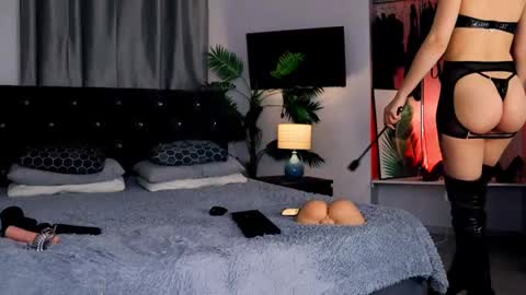 inviting_tina online show from March 2025 11:38:02 PM