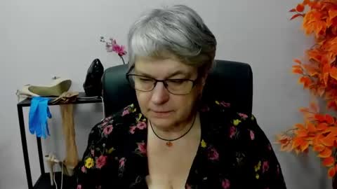 Snapshot of iris_xdesire chatting on December 2024 10:49:02 AM I R I S online show from December 2024 10:49:02 AM