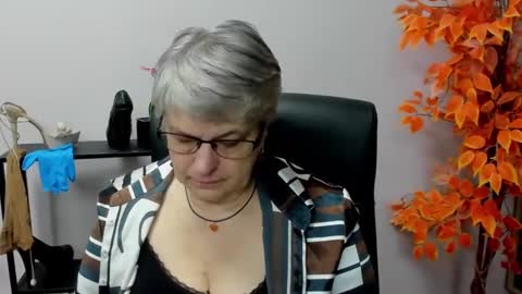 Snapshot of iris_xdesire chatting on December 2024 07:42:01 AM I R I S online show from December 2024 07:42:01 AM