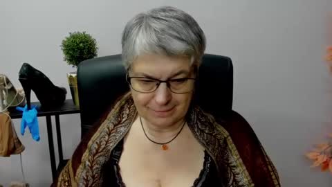 Snapshot of iris_xdesire chatting on January 2025 01:14:02 PM I R I S online show from January 2025 01:14:02 PM