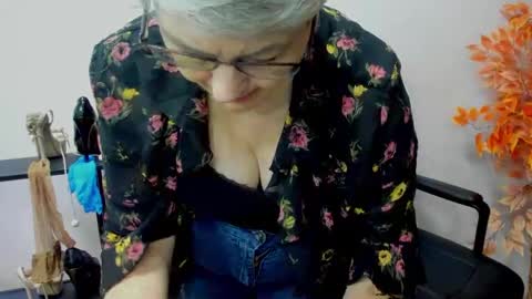 Snapshot of iris_xdesire chatting on January 2025 10:59:01 AM I R I S online show from January 2025 10:59:01 AM