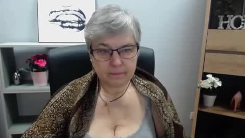 Snapshot of iris_xdesire chatting on January 2025 10:11:02 AM I R I S online show from January 2025 10:11:02 AM