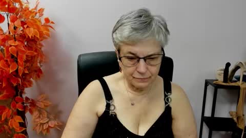 Snapshot of iris_xdesire chatting on October 2025 06:25:01 AM I R I S online show from October 2025 06:25:01 AM