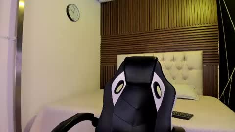 Iris Fyre  online show from June 2026 01:04:01 PM