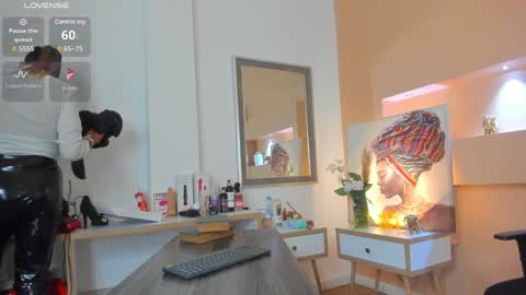 Iriss  online show from December 2024 01:24:02 PM