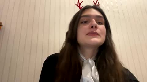 irisss31 online show from December 2024 05:01:01 PM