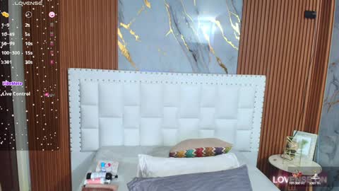 Sandy  online show from December 2024 11:55:02 AM