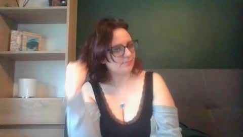 Paris online show from May 2026 05:59:01 AM