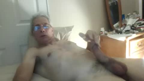 irrintzi60 online show from December 2025 11:02:01 PM