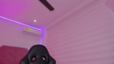 Snapshot of isa__cute chatting on February 2025 09:10:01 AM ISA online show from February 2025 09:10:01 AM